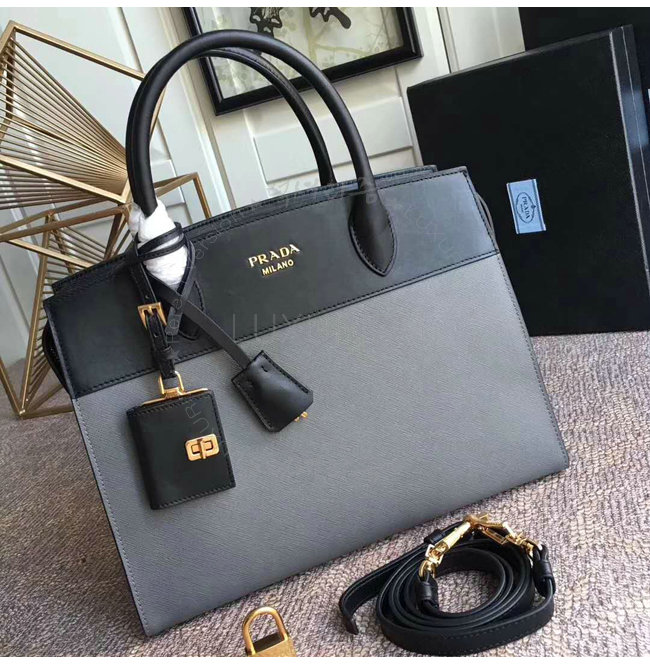 prada1-1130-003.jpg