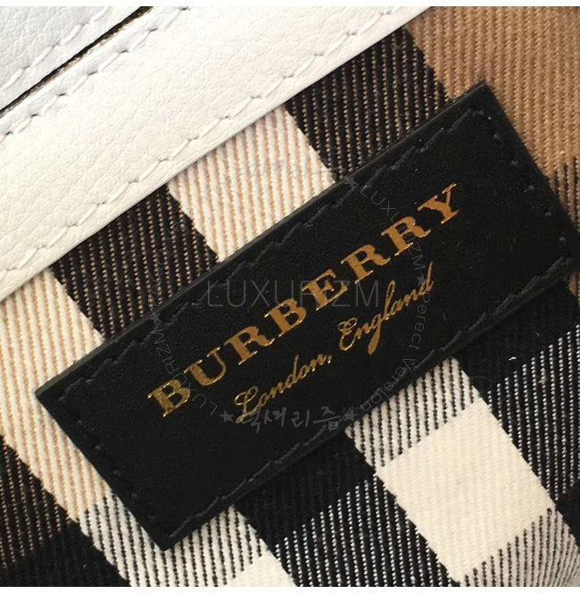 burberry-0120-009.jpg