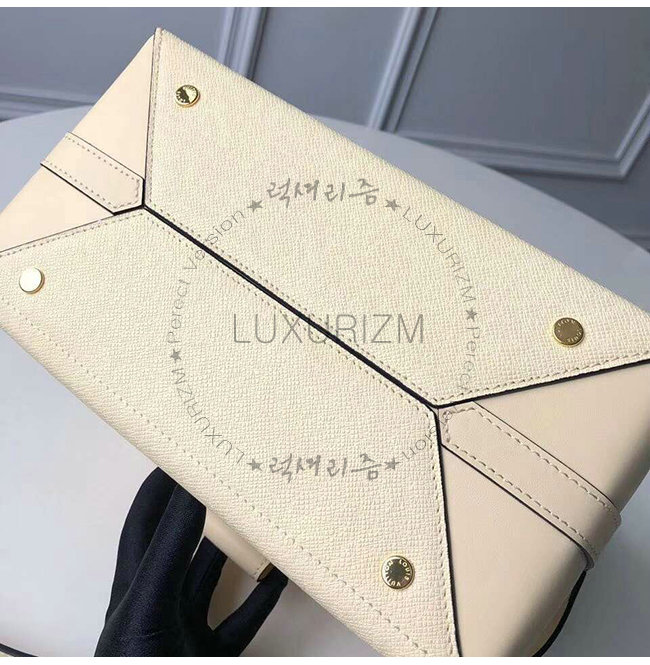 lv-1226-004.jpg