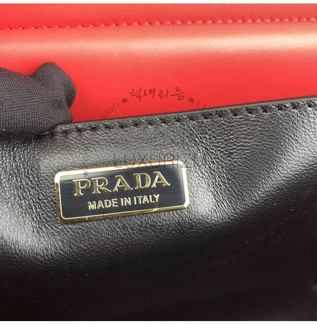 prada4-1229-0010.jpg