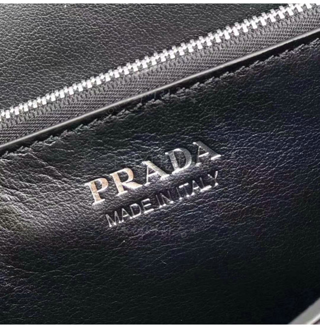 prada4-0507-009.jpg