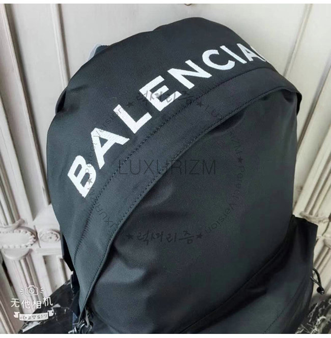 balenciaga1-0627-004.jpg